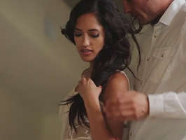 Glamour y sexo con una sexy morena