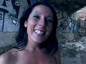 La española Noemi Jolie follada en publico recibe una corrida en la cara
