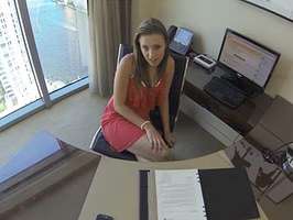 Sexo amateur con una secretaria gravado con las gafas google glass.