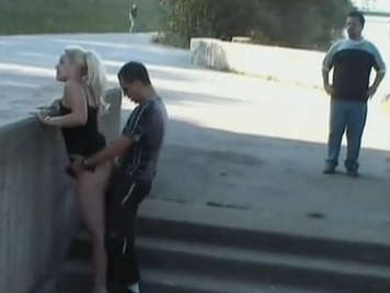 Video voyeur una pareja follando en el parque delante de todos