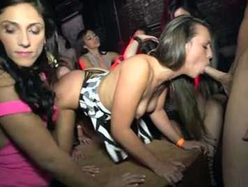 Sex-Party Mädchen in einem Raum frechen V
