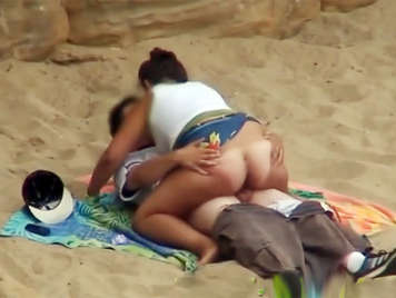 Video porno voyeur de dos parejas follando en la playa