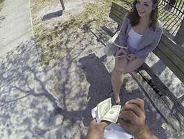 Follada por dinero pillada en el parque enculada en la cama