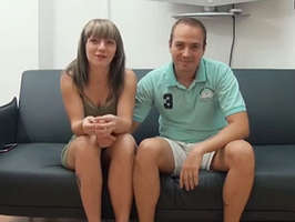 Pareja de aficionados reales graban su primer video porno