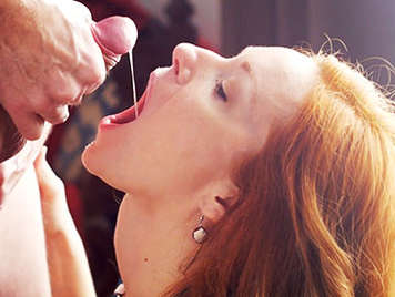 Gola profonda ragazza che fa un pompino esp