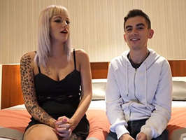 Porno casero amateur español, Jordi el Niño Polla follandose a una rubia amateur tetona con tatuajes