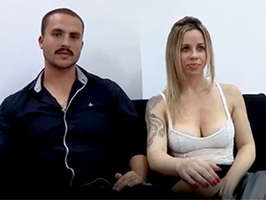 Porno amateur español rubia tetona follando con su novio en un video porno