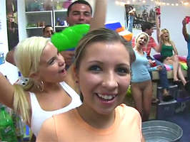 Juegos, sexo y mucho alcohol en la universidad