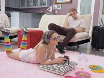 Follando con su novia adicta a los videojuegos