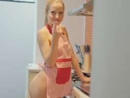 Mamada en la cocina de puta madre