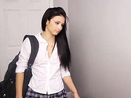 Colegiala haciendo su primer anal