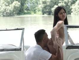 Un paseo en barco con follada