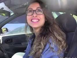 Amateur española Paulita pillada y follada en el coche