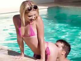 Publico sexo duro en la piscina con un pibon