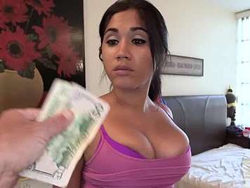 Latina baise cul pour de l'argent