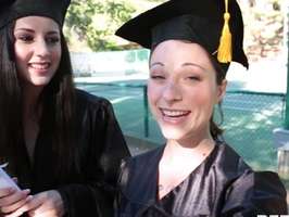 Universitarias se montan una orgias entre ellas