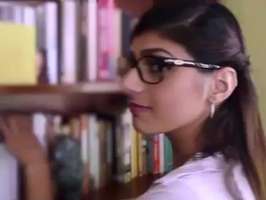 Gafitas la ninfomana mia khalifa follando en la biblioteca