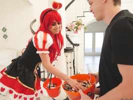 Chica cosplay quiere polla grande