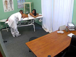 Joven morena follada por su medico y grabada en cams ocultas