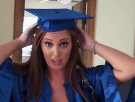 Universitaria recien graduada quiere sexo fuerte
