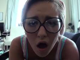 Gafitas sexo amateur con una nerd