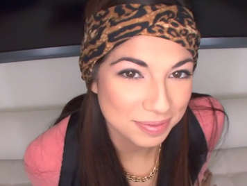 L'adorabile e bella Ava Taylor in fusione