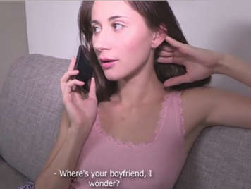 Questa ragazza vuole fare le corna fidanzato