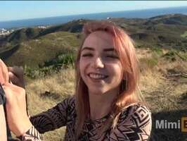 Joven española chupa polla al aire libre