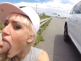 Sexo en público en mitad de la carretera