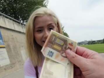 Money baise blonde inconnue