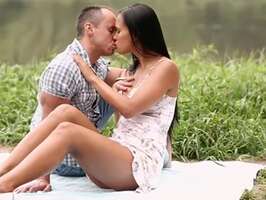 Pareja tiene sexo al aire libre