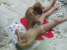 Voyeur graba a una pareja desnuda