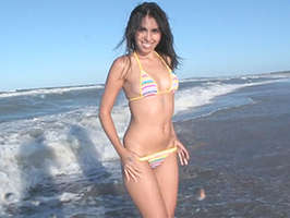Conoce a una brasileña en la playa y le hace un casting porno