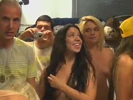 Fieston con mucho sexo y alcohol en el campus de la universidad