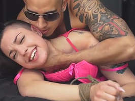 Rachael consiguió una sesión de sexo muy duro