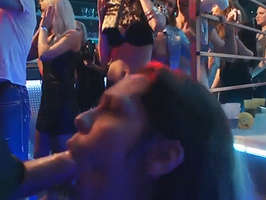 Mega orgia en la discoteca con pornstars europeas