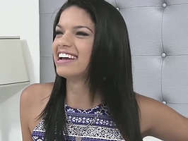Casting porno a doble camara con una joven latina