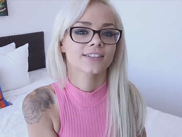copine baise video porno maison avec des lunettes mamie